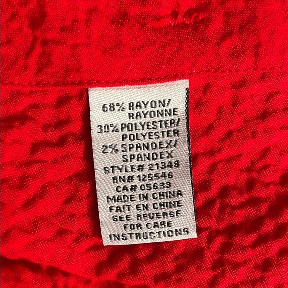 Habitat Crinkle Crepe Solid Side Button Pullover in Apple - Picture 3 of 8